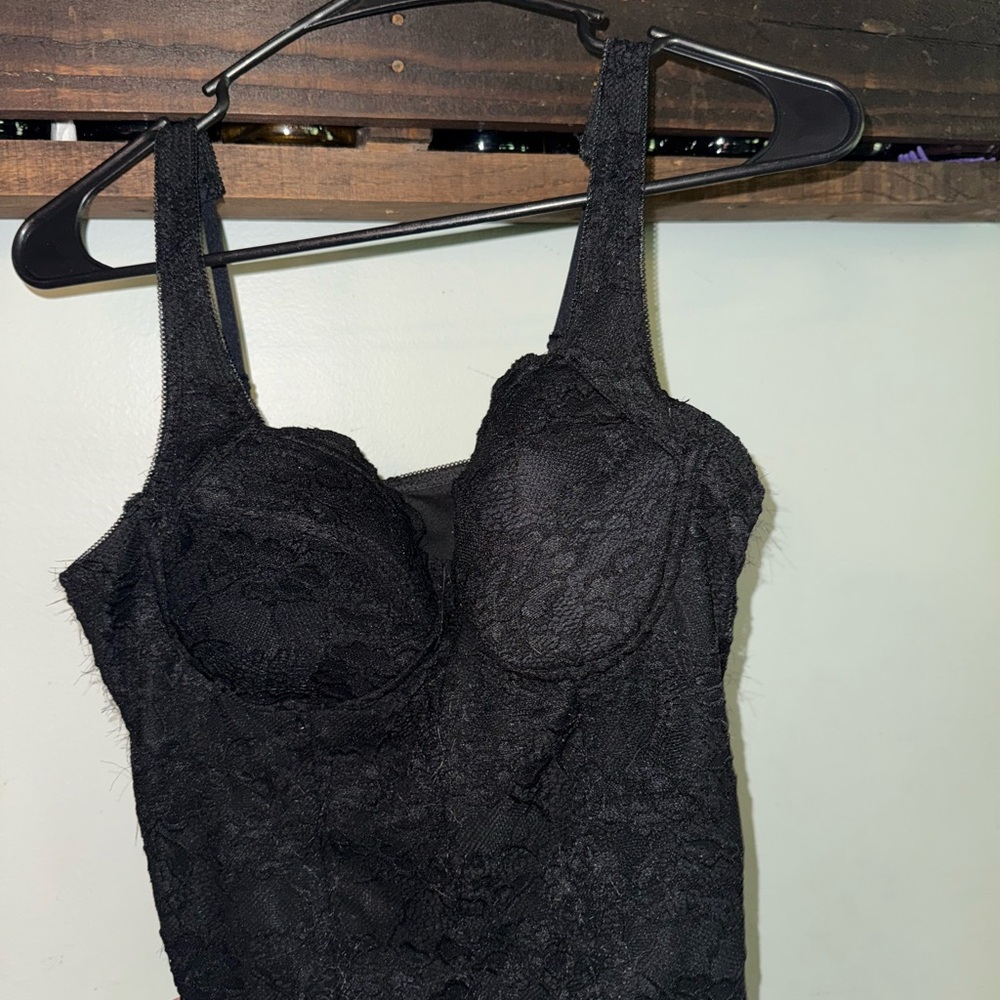 ReoRia Black lace going out top
